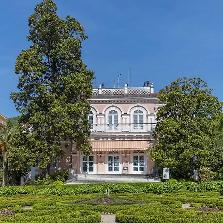 Astoria Опатія