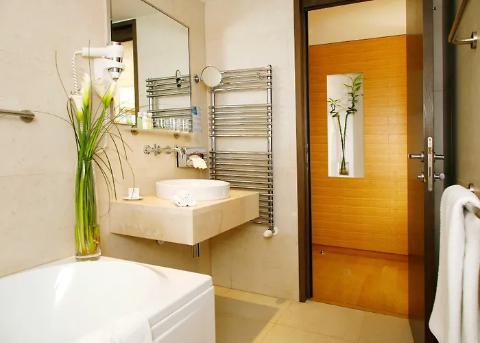 Отель Astoria 4*